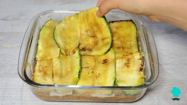 Recette de lasagnes aux courgettes et viande hachée : la version allégée du classique italien tout aussi juteux - Étape 12