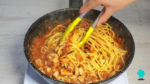 Recette de pâtes Amatriciana : l'astuce pour obtenir une guanciale croustillante et une sauce spectaculaire - Étape 7