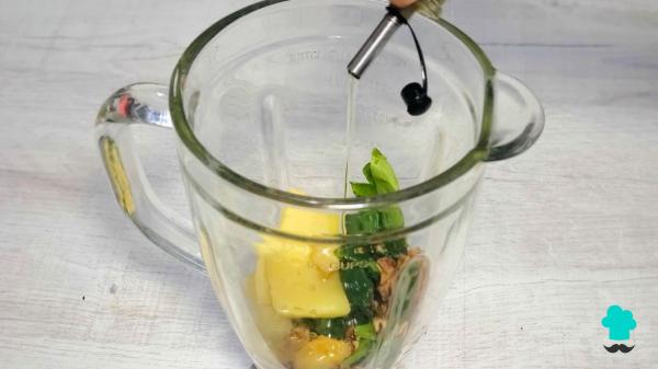 Recette de Spaghettis au pesto : l'astuce qu'on utilise en Italie pour les rendre crémeux - Étape 4