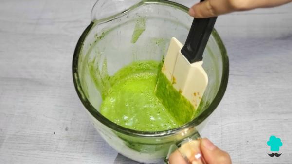 Recette de Spaghettis au pesto : l'astuce qu'on utilise en Italie pour les rendre crémeux - Étape 5
