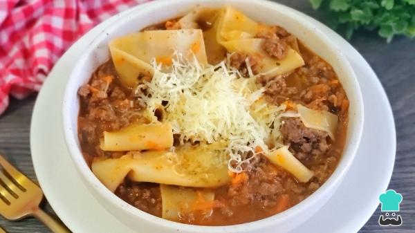 Recette de soupe aux lasagnes crémeuse et délicieuse que vous aurez envie de répéter : la version virale qui réinvente le classique italien - Étape 7