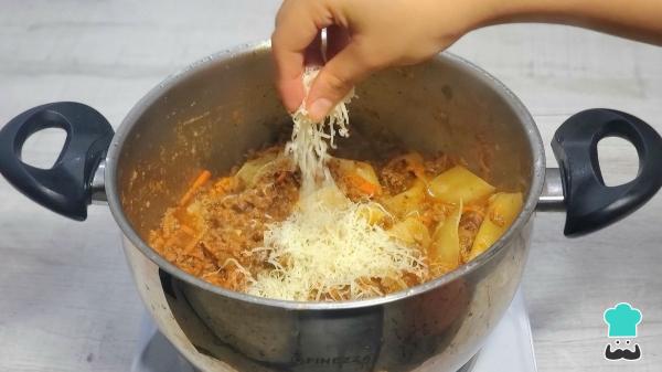 Recette de soupe aux lasagnes crémeuse et délicieuse que vous aurez envie de répéter : la version virale qui réinvente le classique italien - Étape 6