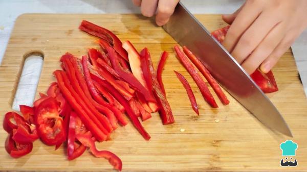 Recette de nouilles aux légumes et poulet : le sauté asiatique le plus simple, le plus savoureux et le plus coloré - Étape 3