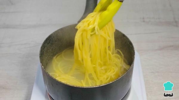 Recette de nouilles aux légumes et poulet : le sauté asiatique le plus simple, le plus savoureux et le plus coloré - Étape 5