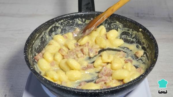 Recette des Gnocchi carbonara, le plat italien qui s'avère toujours bon - Étape 8