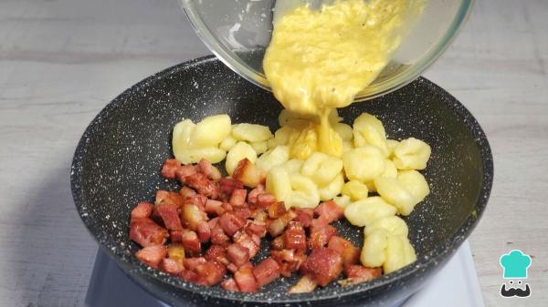 Recette des Gnocchi carbonara, le plat italien qui s'avère toujours bon - Étape 7