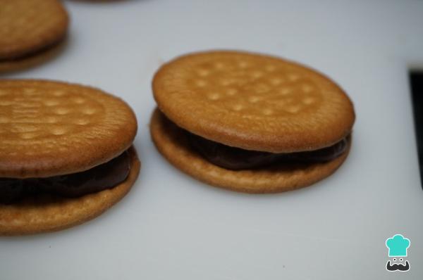 Recette de Biscuits Frits Farcis au Chocolat - Étape 5