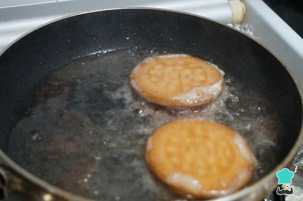 Recette de Biscuits Frits Farcis au Chocolat - Étape 8