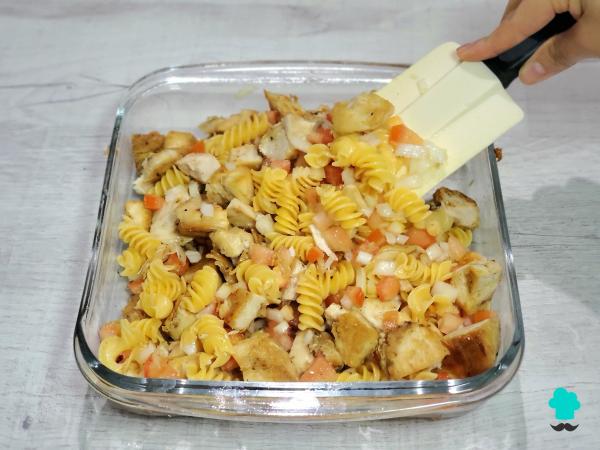 Recette de Salade de Pâtes au Poulet et à l'Oeuf : un plat facile et parfait pour les journées chaudes - Étape 6