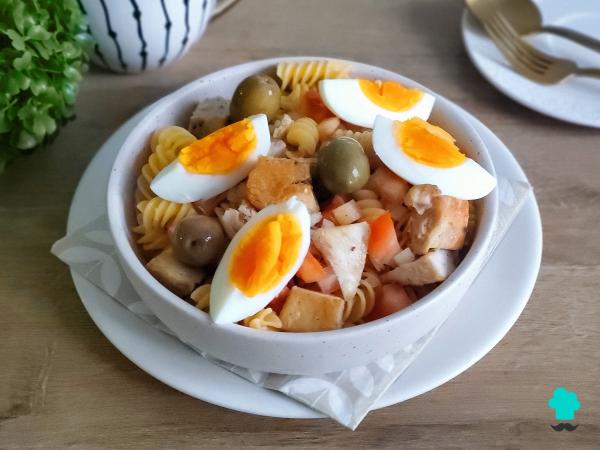 Recette de Salade de Pâtes au Poulet et à l'Oeuf : un plat facile et parfait pour les journées chaudes - Étape 8