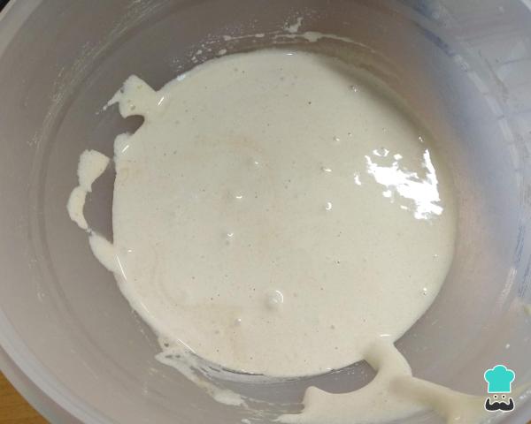 Recette de Cake aux Pêches sans Yaourt - Étape 1