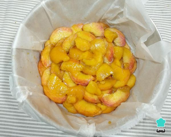 Recette de Cake aux Pêches sans Yaourt - Étape 4