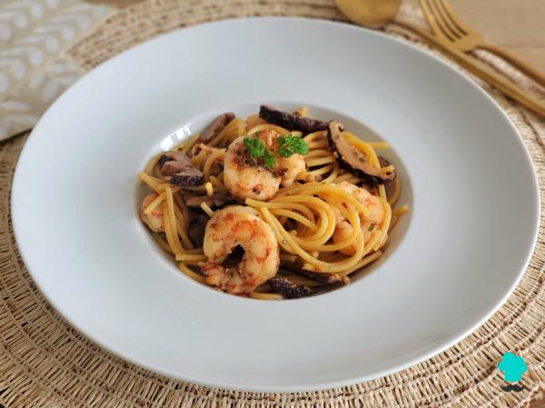 Recette Spaghetti aux crevettes et champignons : un plat facile qui ressemble à un restaurant et qui se prépare en quelques minutes - Étape 7