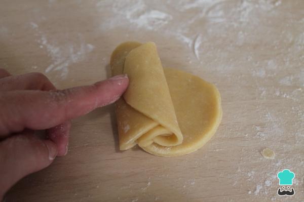 Recette de biscuits au beurre en forme de rose – Étape 6