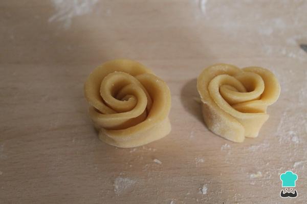 Recette de biscuits au beurre en forme de rose – Étape 8