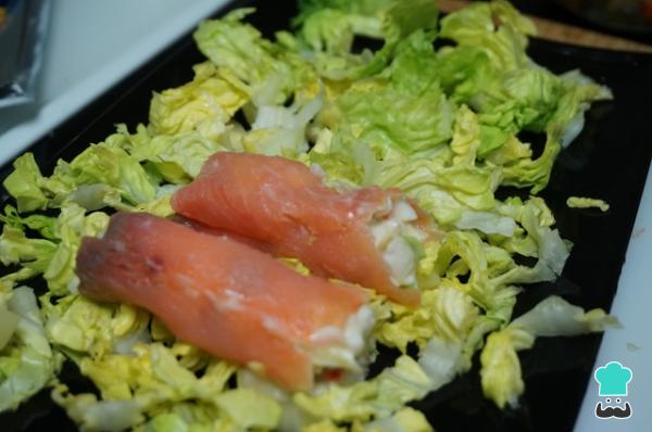 Recette de Rouleaux de Saumon Fumé Farcis à la Salade - Étape 6