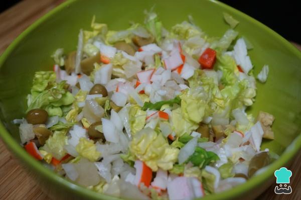 Recette de Rouleaux de Saumon Fumé Farcis à la Salade - Étape 3