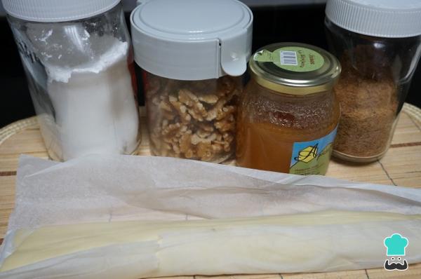 Recette de Rouleaux de Pâte Feuilletée aux Noix et au Miel - Étape 1