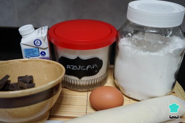 Recette de tresse de pâte feuilletée au chocolat et aux noix - Étape 1