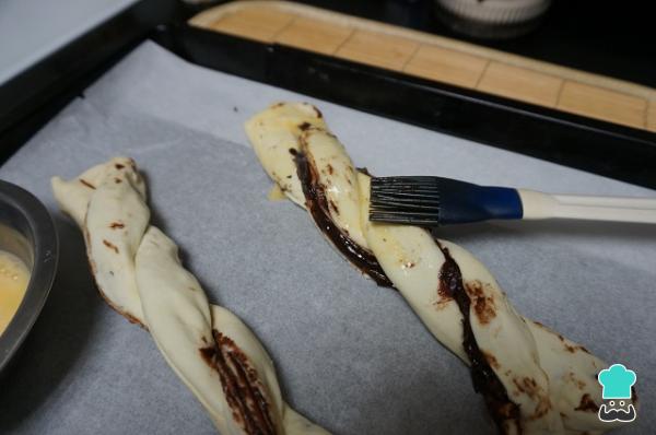Recette de tresse de pâte feuilletée au chocolat et aux noix - Étape 9