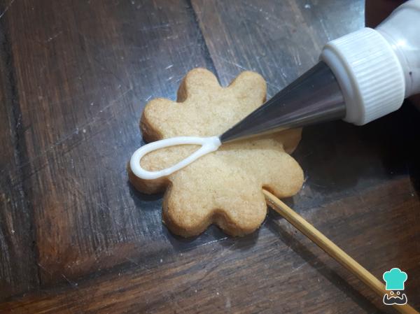 Recette de Biscuits Décorés pour la Fête des Mères - Étape 3