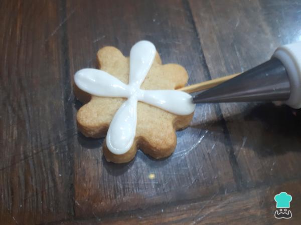 Recette de Biscuits Décorés pour la Fête des Mères - Étape 5