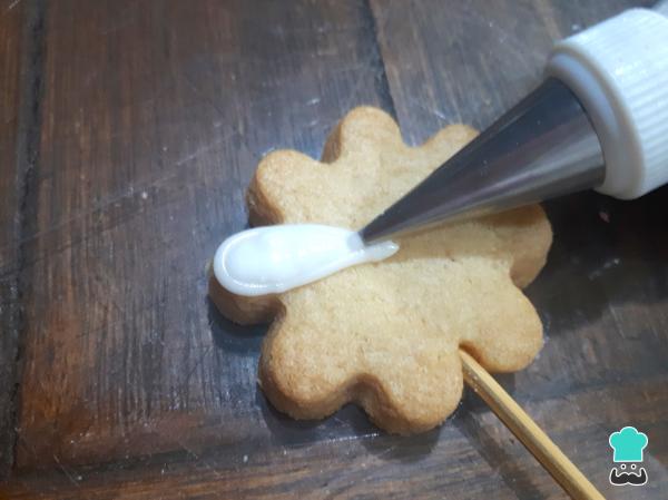 Recette de Biscuits Décorés pour la Fête des Mères - Étape 4