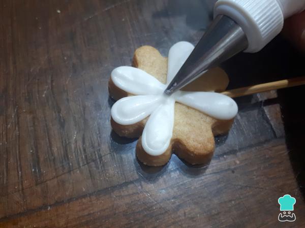 Recette de Biscuits Décorés pour la Fête des Mères - Étape 6