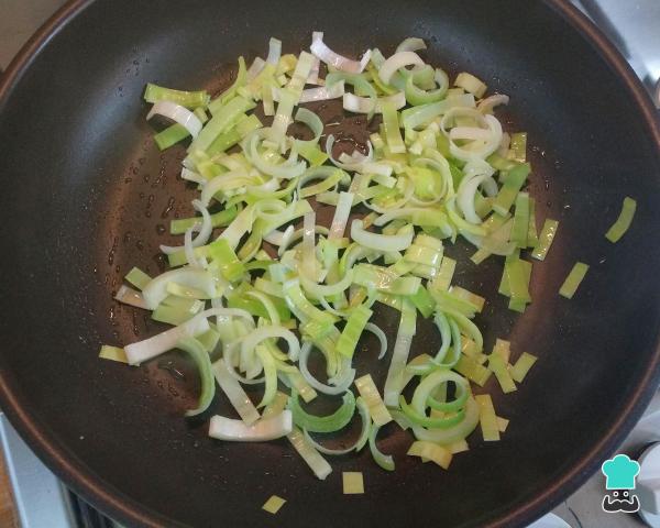 Recette d'Empanada de poulet avec pâte brisée - Étape 1