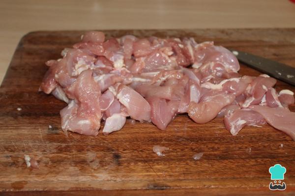 Recette de Pâte Feuilletée Farcie au Poulet à l'Ail - Étape 2