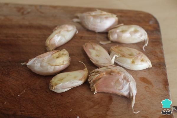 Recette de Pâte Feuilletée Farcie au Poulet à l'Ail - Étape 1