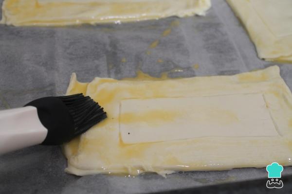 Recette de Pâte Feuilletée Farcie au Poulet à l'Ail - Étape 7