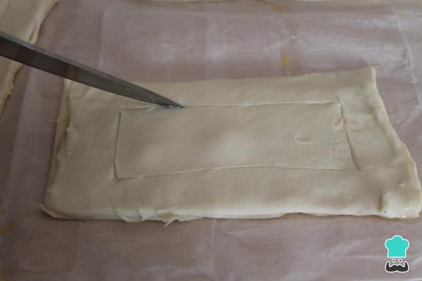 Recette de Pâte Feuilletée Farcie au Poulet à l'Ail - Étape 6