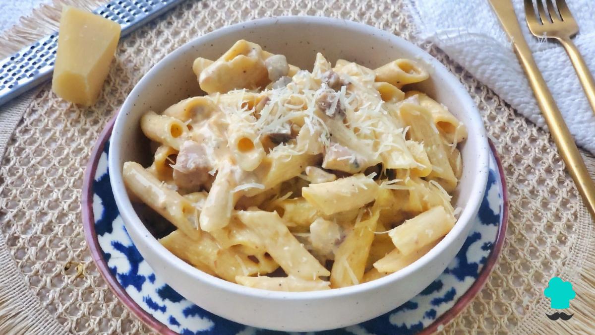 Recette de Macaroni carbonara à la crème : le plat de pâtes qui ne manque jamais, maintenant avec une sauce encore plus crémeuse