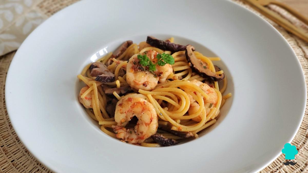 Recette de Spaghetti aux crevettes et champignons : un plat facile qui ressemble à un restaurant et qui se prépare en quelques minutes