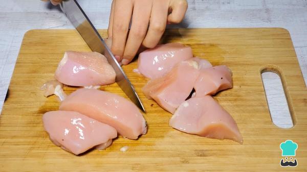 Recette de nouilles aux légumes et poulet : le sauté asiatique le plus simple, le plus savoureux et le plus coloré - Étape 1