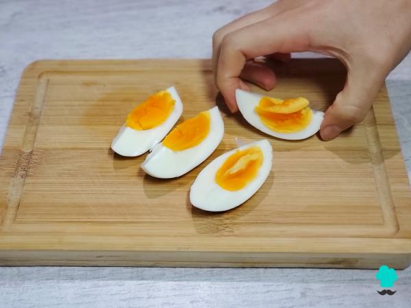 Recette de Salade de Pâtes au Poulet et Œuf : un plat facile et parfait pour les journées chaudes - Étape 1