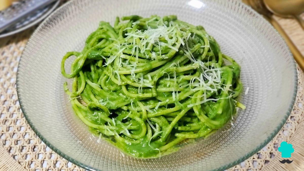 Recette de spaghettis au pesto : l'astuce qu'ils utilisent en Italie pour les rendre crémeux