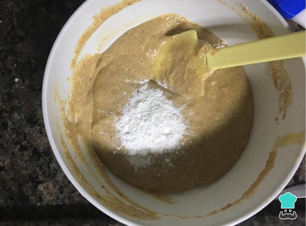 Recette de gâteau aux flocons d'avoine et à la banane sans farine - Étape 3
