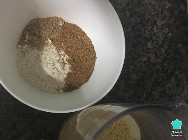 Recette de gâteau aux flocons d'avoine et à la banane sans farine - Étape 2