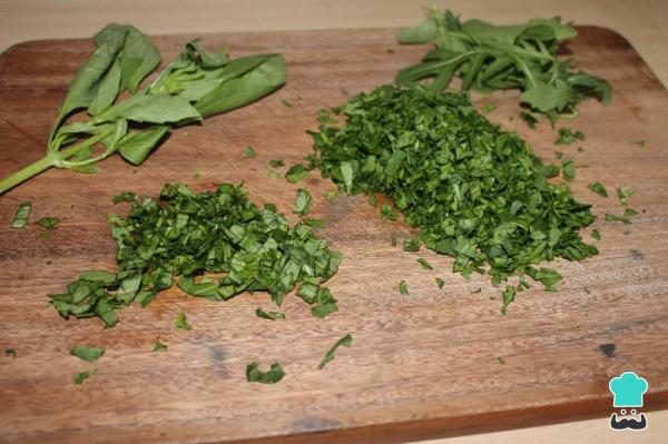 Recette de Rouleau de fromage à la crème aux tomates et basilic - Étape 1