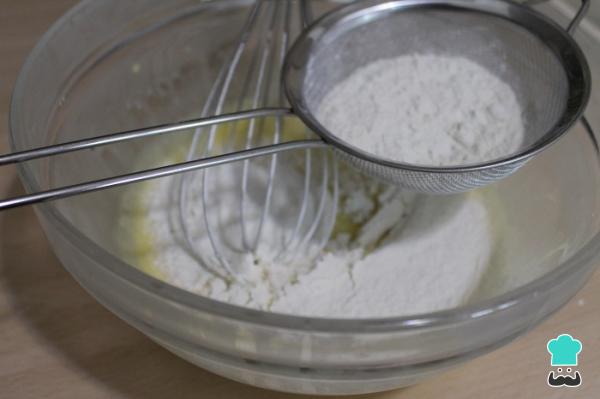 Recette de Rouleau de fromage à la crème aux tomates et basilic - Étape 3