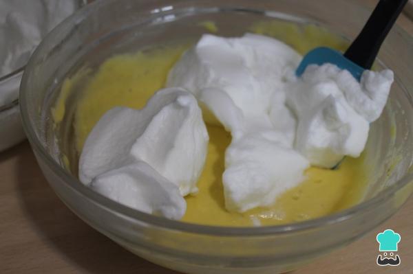 Recette de Rouleau de fromage à la crème aux tomates et basilic - Étape 4