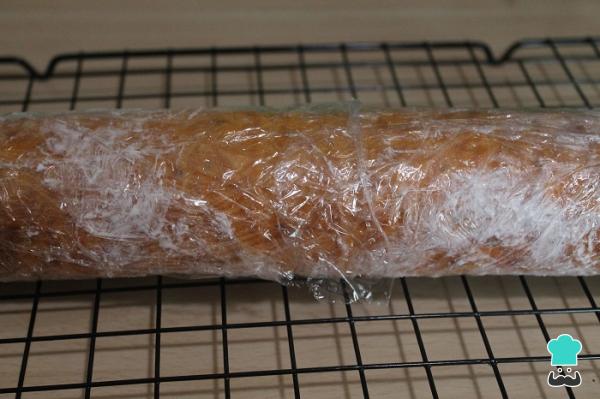Recette de Rouleau de fromage à la crème aux tomates et basilic - Étape 9