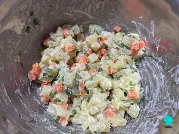 Recette Papas mayo : la classique salade de pommes de terre chilienne avec mayonnaise qui accompagne les rôtis - Étape 4