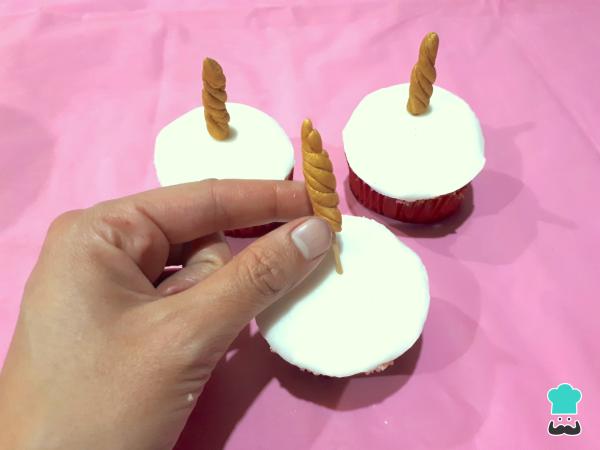 Recette de Cupcakes Licorne avec Fondant - Étape 4