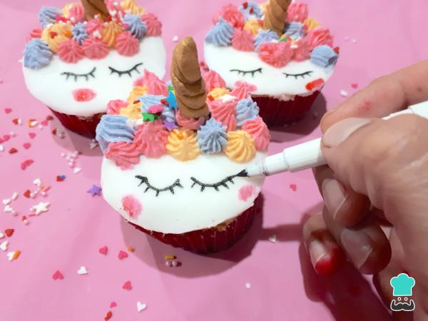 Recette de Cupcakes Licorne avec Fondant - Étape 6