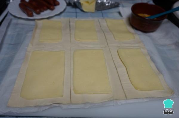 Recette de Pâte feuilletée farcie au fromage de Francfort - Étape 2
