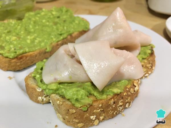 Recette de toasts à l'avocat et à la dinde - Étape 6