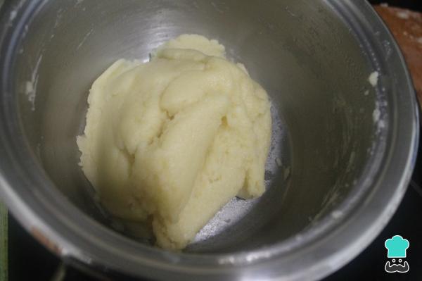 Recette de pâte à choux parfaite pour profiteroles/bombas/lionesas - Étape 3